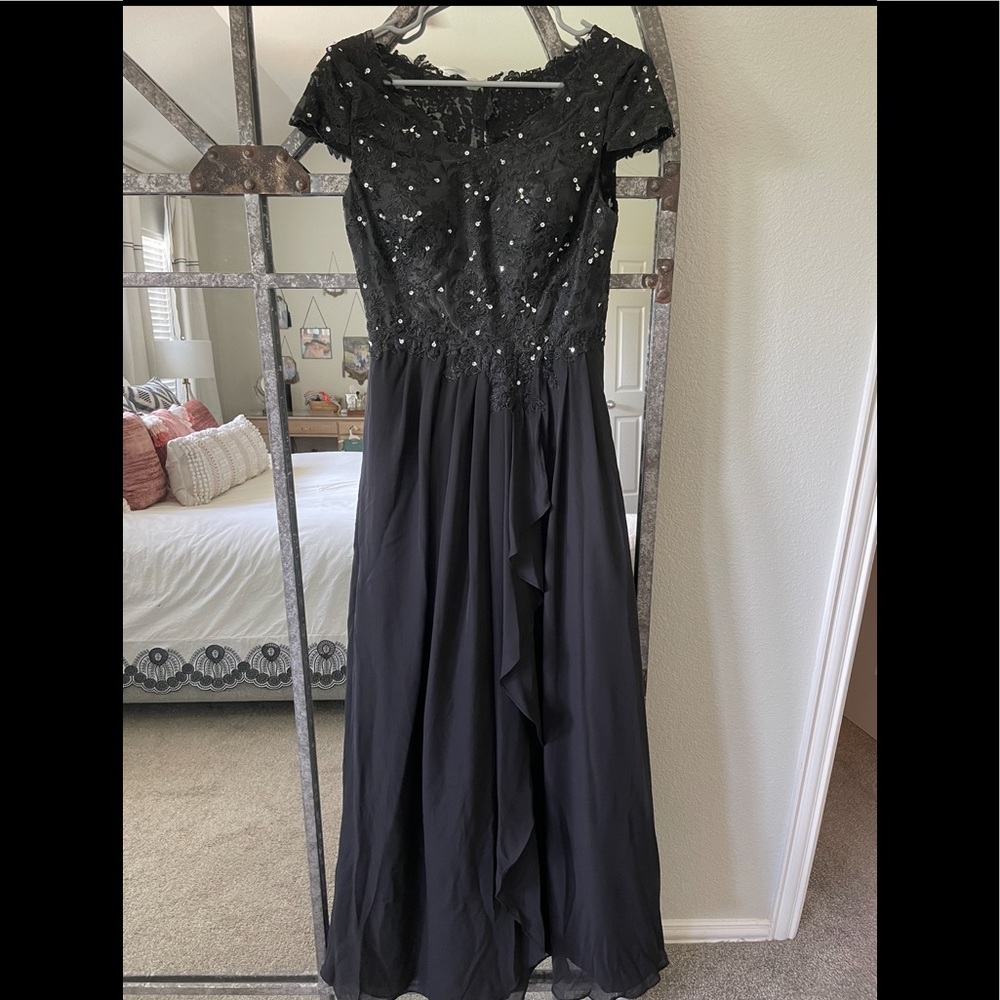 JJ’s House Mother of the Bride Dress. Size US 8, Black